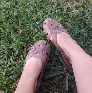 LAST CALL BearTrap sandals cute and comfortable